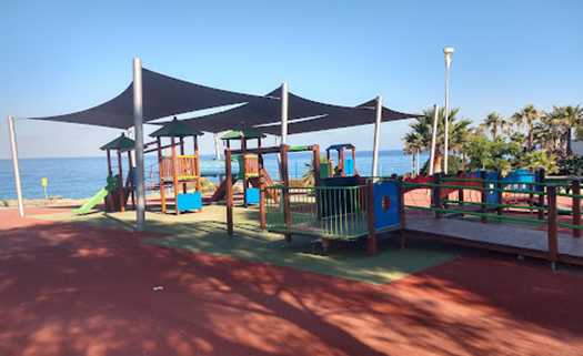 Детская площадка у кафе Baracas