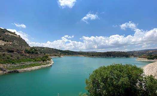 Смотровая площадка у водохранилища