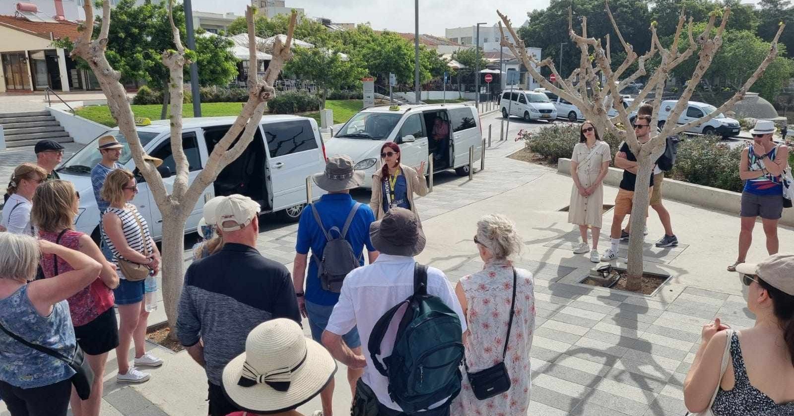 MEET THE LOCALS – Free Walking Tour in Paphos Old Town