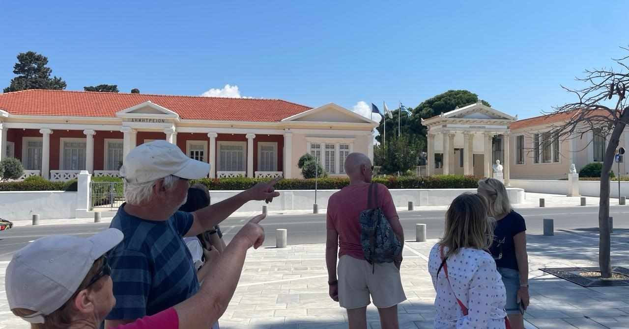 MEET THE LOCALS – Free Walking Tour in Paphos Old Town