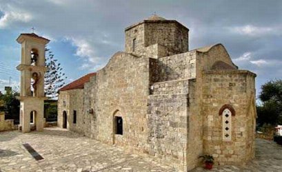 Panagia Chryseleousa in Lysos