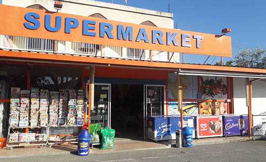 Byron's Half Way Market в Пафосе